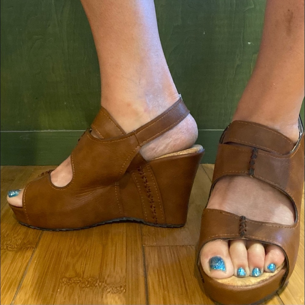 Size 9.5 Brown faux leather sandals w/wedge heels